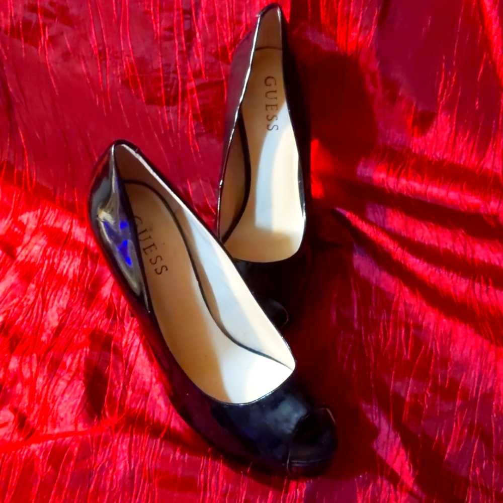 Guess patent leather black heels size 7 1/2